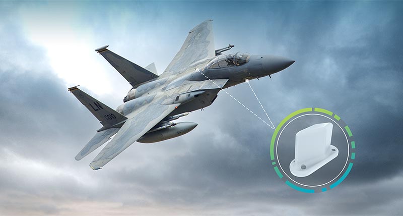 F15 jet with two 3B antennas from Antcom 